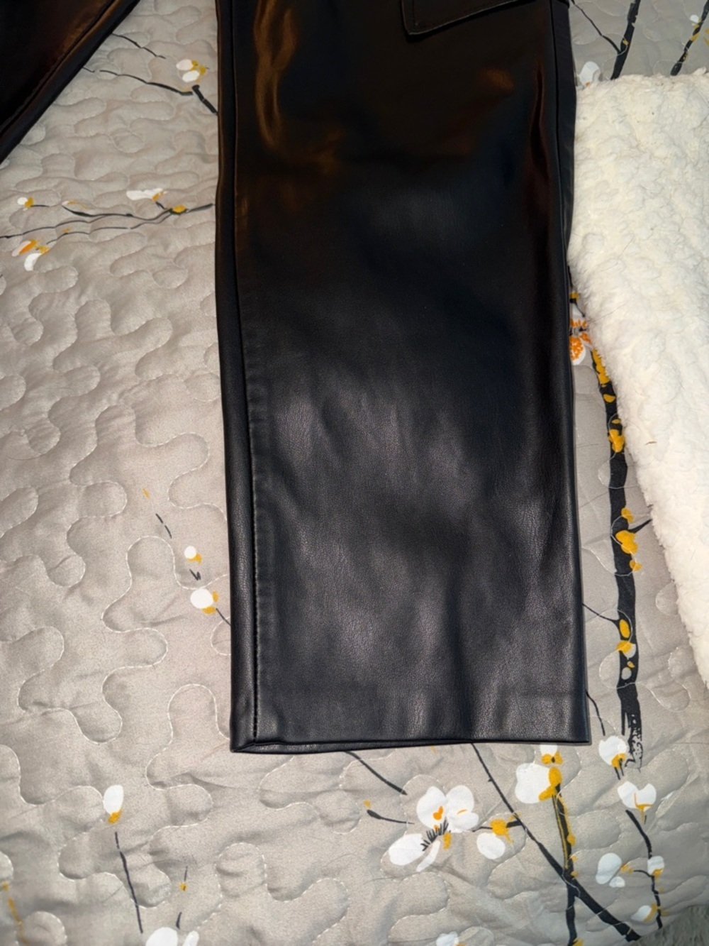 Zara Black Faux Leather Cropped Cargo Pants - Picture 11 of 11